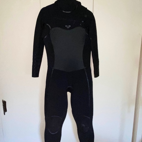 5/4/3 Roxy Wetsuit - Picture 3 of 5